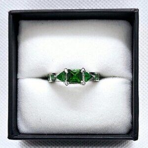 Silver Tone Simulant Emerald Gemstone Fashion Ring